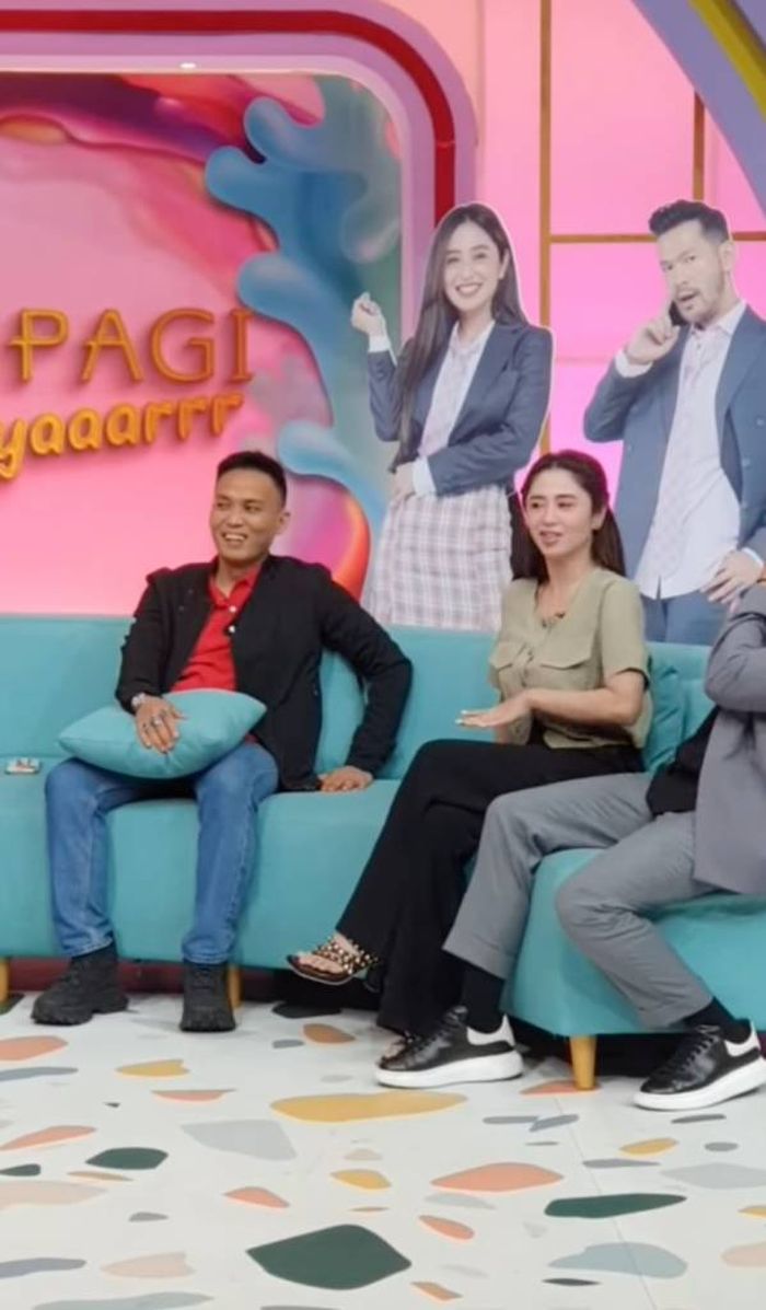 Hard Gumay dan Dewi Perssik sama-sama salah tingkah ketika bertemu secara live di acara TV.