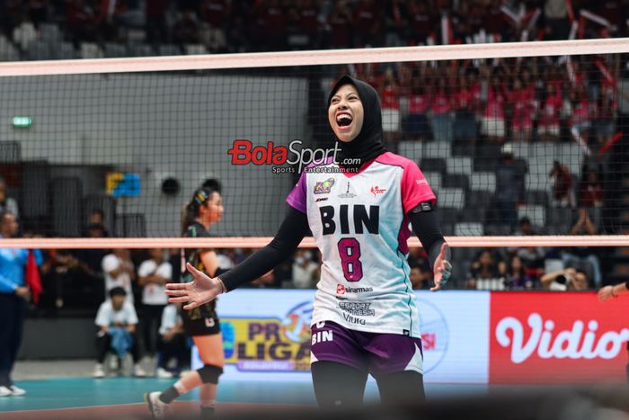 Pemain voli Jakarta BIN, Megawati Hangestri Pertiwi, sedang merayakan poin dalam laga final Proliga 2024 putri di Indonesia Arena, Senayan, Jakarta, Sabtu (20/7/2024).