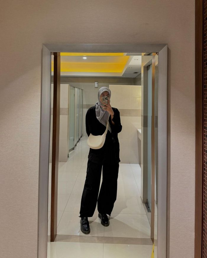 OOTD hijab serba hitam ala Megawati.