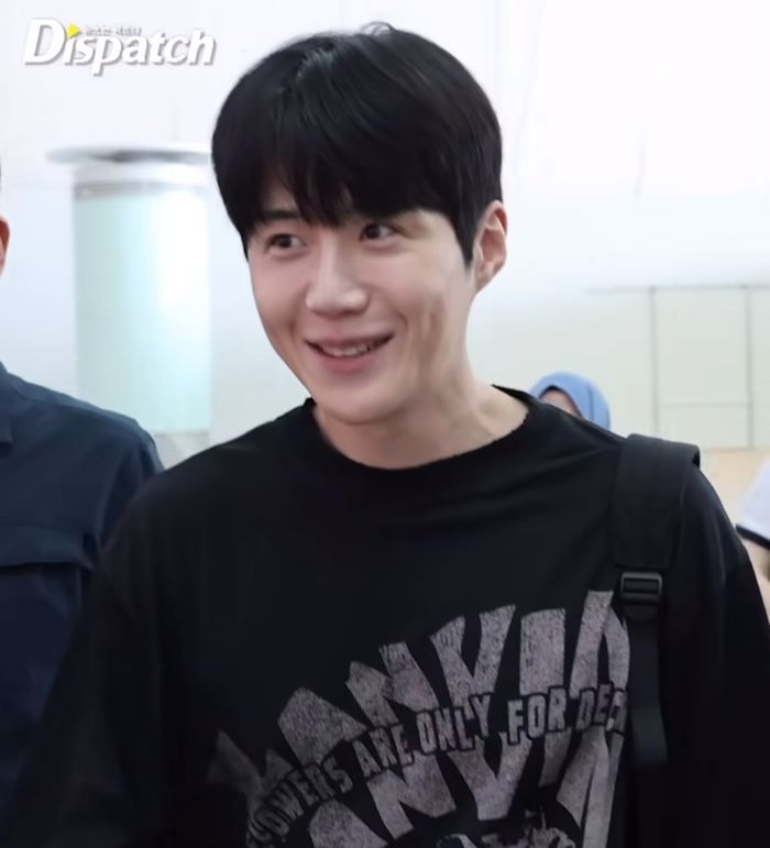 Senyum sumringah Kim Seon Ho menuju Jakarta.