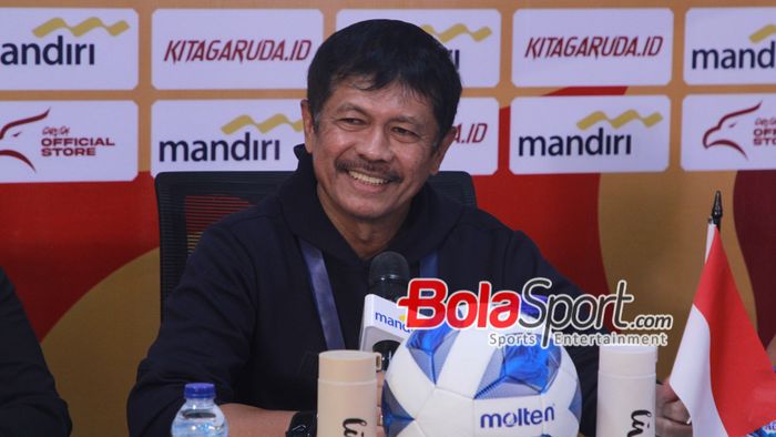 Pelatih timnas U-19 Indonesia, Indra Sjafri, saat memberikan keterangan kepada media pasca laga melawan timnas U-19 Malaysia, Sabtu (27/7/2024).