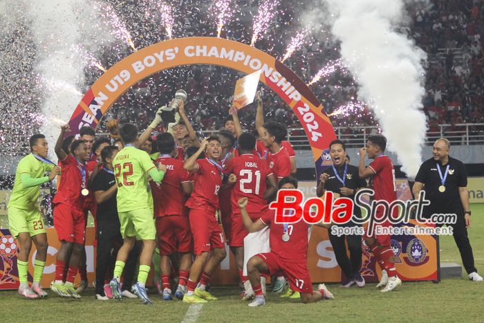 Timnas U-19 Indonesia berhasil menjuara ASEAN CUP U-19 2024 kemenangan Timnas U-19 Indonesia setelah mengalahkan Thailand U-19 Di Stadion Gelora Bung Tomo, Surabaya, Jawa Timur, Senin (29/7/2024) malam WIB. 