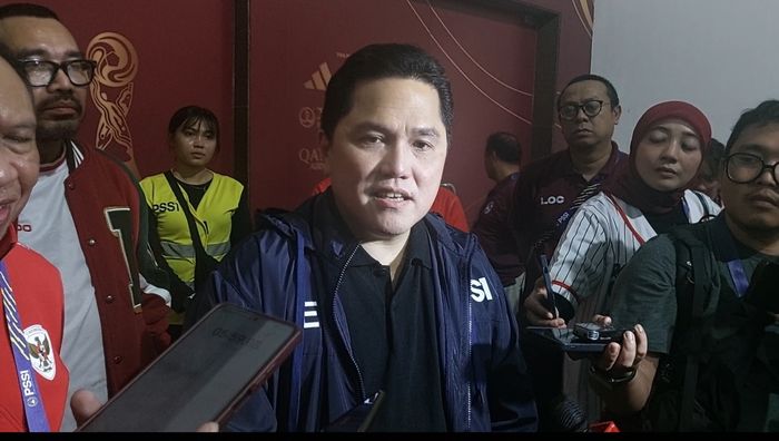 Ketua Umum PSSI Erick Thohir saat memberi keterangan kepada awak media di Stadion Gelora Bung Tomo, Surabaya, Senin (29/7/2024) setelah Timnas U-19 Indonesia meraih gelar juara ASEAN Cup U-19 2024.