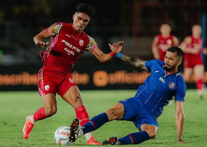 Persis vs Arema FC pada laga semifinal Piala Presiden 2024 di Stadion Manahan Solo, Jawa Tengah, Rabu (31/7/2024). 