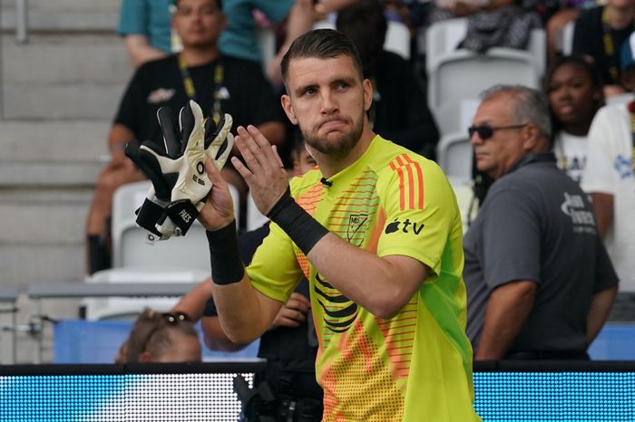 Maarten Paes saat beraksi dalam duel MLS All-Stars di Columbus, Ohio (23/7/2024). Calon kiper timnas Indonesia gagal selamatkan klubnya, FC Dallas, dari eliminasi di ajang Leagues Cup meski total melakukan 13 penyelamatan melawan FC Juarez.