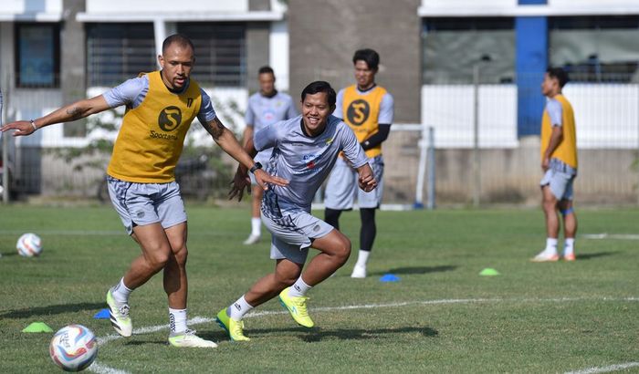 Adam Alis saat menjalani sesi latihan bersama Persib Bandung, Kamis (1/8/2024).