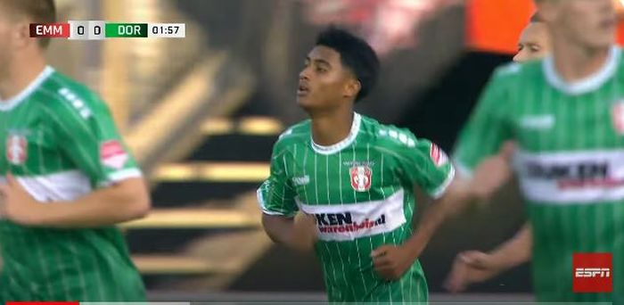 Pemain keturunan Indonesia milik FC Dordrecht, Mauresmo Hinoke dalam laga lawan FC Emmen, Sabtu (10/8/2024) dini hari WIB.