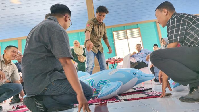 Kegiatan bertajuk 'Pelatihan Penanganan Mamalia Laut Tertangkap dan Terdampar' di Pulau Bengkalis ini dilaksanakan pada 6&ndash;7 Agustus 2024.