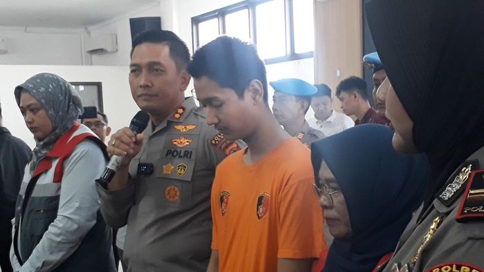 Suami Cut Intan Nabila jadi tersangka KDRT saat ditemui di Polres Bogor, Rabu (14/8/2024).