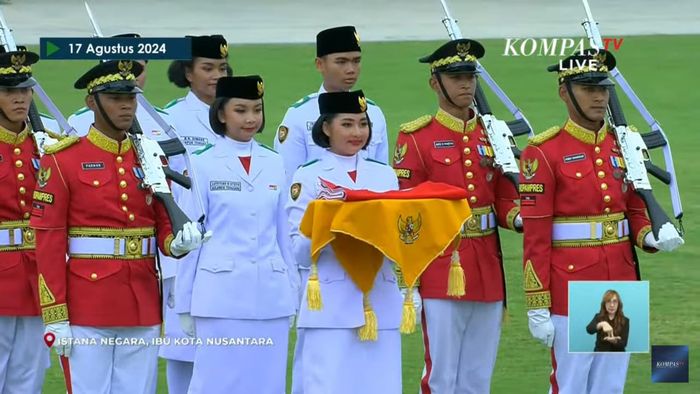 Pembawa baki yang bertugas yaitu Livenia Evelyn Kurniawan dari Sekolah SMA Katolik Santo Fransiskus Kalimantan Timur.