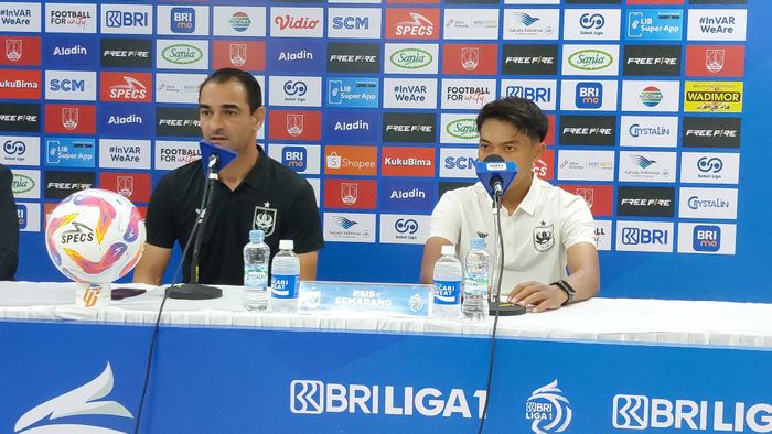 Pelatih PSIS Semarang, Gilbert Agius dan Riyan Ardiansyah, saat memberikan keterangan kepada media pasca pertandingan melawan Persis Solo, Sabtu (17/8/2024).