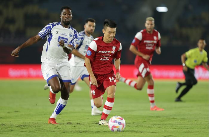 Susana pertandingan antara Persis Solo melawan PSIS Semarang di Stadion Manahan, Solo, Sabtu (17/8/2024).