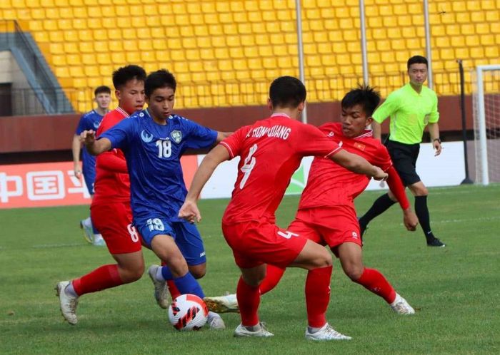 Timnas U-16 Vietnam menghadapi Timnas U-16 Uzbekistan dalam laga kedua Piala Perdamaian 2024.