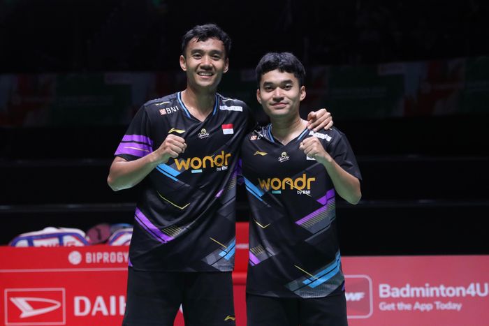 Selebrasi ganda putra Indonesia Leo Rolly Carnando/Bagas Maulana usai melaju ke babak kedua Japan Open 2024, Selasa (20/8/2024)