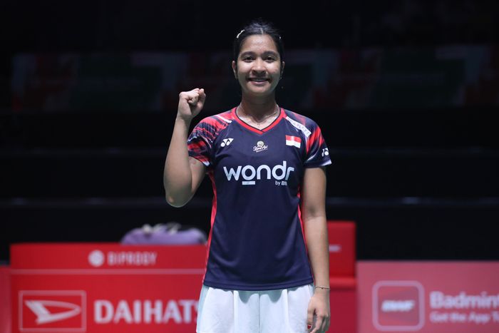 Pebulu tangkis tunggal putri Indonesia, Ester Nurumi Tri Wardoyo,  berpose setelah memenangi babak pertama Japan Open 2024 di Yokohama Arena, Kanagawa, Jepang, Rabu (21/8/2024).