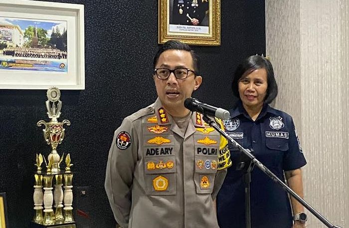 Kabid Humas Polda Metro Jaya Kombes Ade Ary Syam Indradi saat Grid.ID temui di kantornya, Senin (26/8/2024).