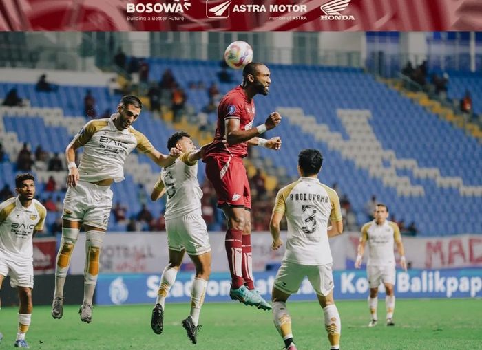 Suasana pertandingan antara PSM vs Dewa United pada laga pekan ketiga Liga 1 2024-2025 di Stadion Batakan, Kalimantan Timur, Senin (26/8/2024).