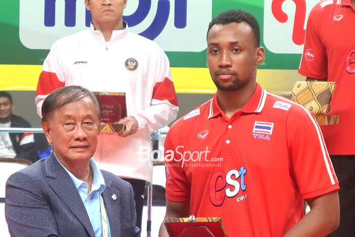 Opposite timnas voli Thailand, Napadet Bhinijdee, terpilih sebagai pemain terbaik atau most valuable player (MVP) dari leg kedua SEA V League 2024 di GOR UNY, Yogyakarta, 25 Agustus 2024. 