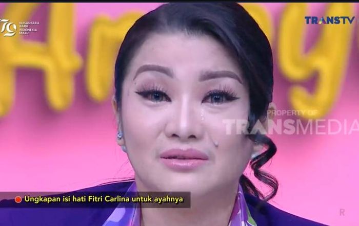 Fitri Carlina menangis menceritakan isah pilunya belum memiliki anak di usia pernikahan yang sudah 10 tahun.