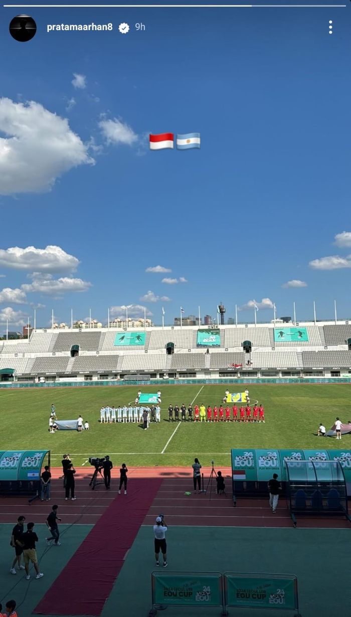 Bek Timnas Indonesia Pratama Arhan yang menunjukkan memberi dukungan buat Timnas U-20 Indonesia dalam laga melawan Argentina di Seoul Earth On Us Cup 2024.