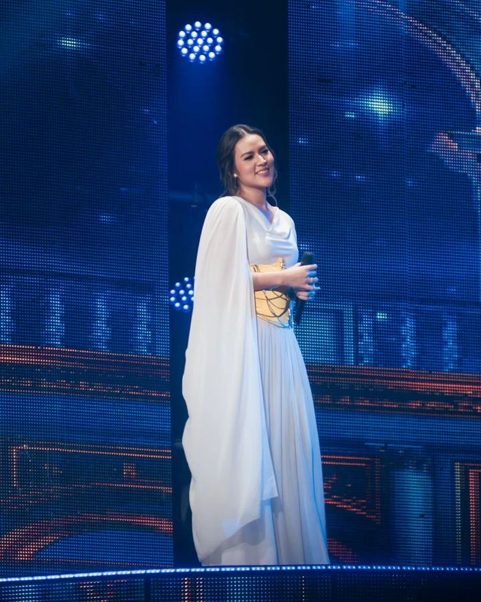 Potret Raisa saat duet bareng Rhoma Irama.