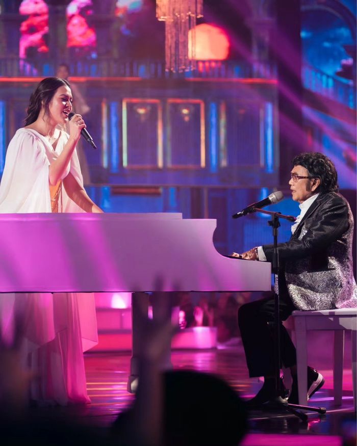 Raisa dan Rhoma Irama membawakan lagu Syahdu.