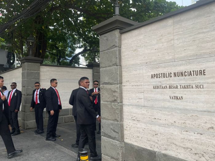 Pengamanan di depan gedung kedutaan Vatikan, Gambir, Jakarta Pusat, Selasa (3/9/2024).