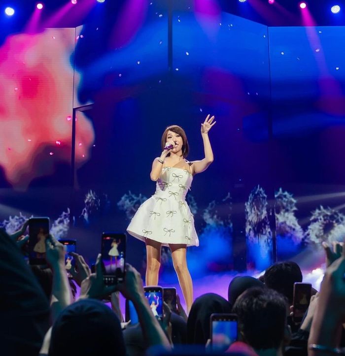 Bunga Citra Lestari tampil di acara HUT RCTI ke-35.