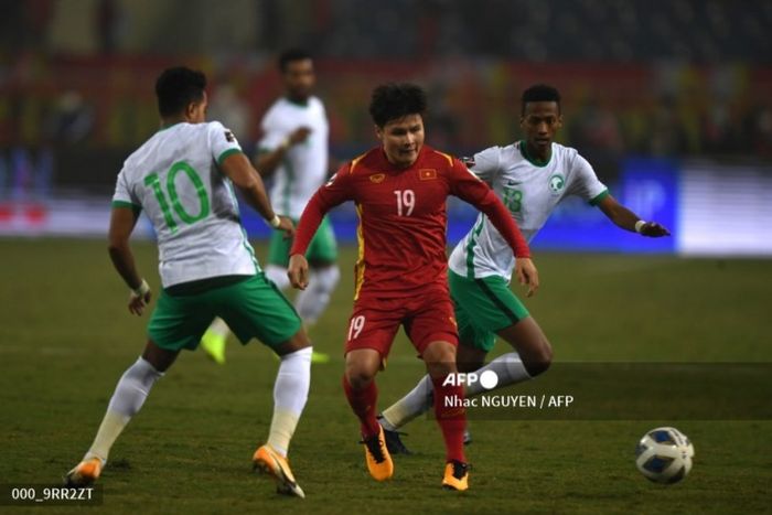 Gelandang Nguyen Quang Hai dalam laga Vietnam kontra Arab Saudi di Grup B putaran ketiga Kualifikasi Piala Dunia 2022 Zona Asia.