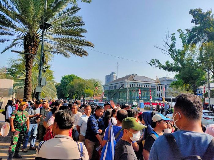 Suasana di sekitar Masjid Istiqlal jelang kedatangan Paus Fransiskus.