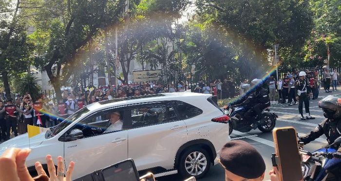 Paus Fransiskus saat tiba di Masjid Istiqlal, Kamis (5/9/2024).