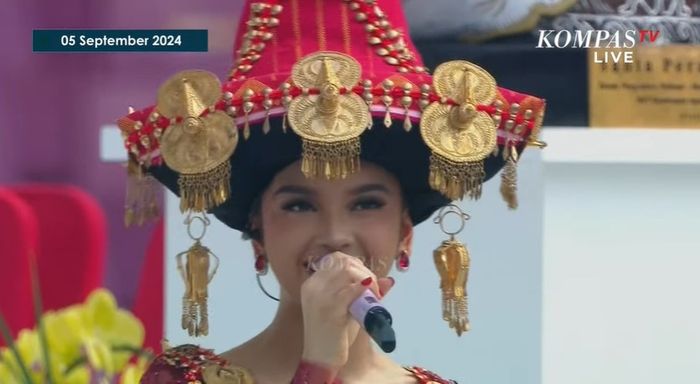 Lyodra menyanyi di misa akbar Paus Fransiskus di GBK