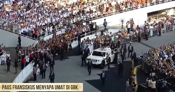 Paus Fransiskus sapa ribuan umat Katolik di GBK