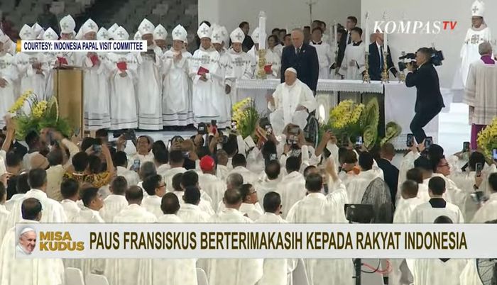 Umat berpamitan dengan Paus Fransiskus