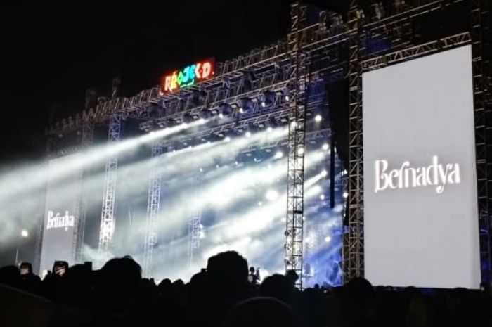 Bernadya tampil di Projek-D Vol 3