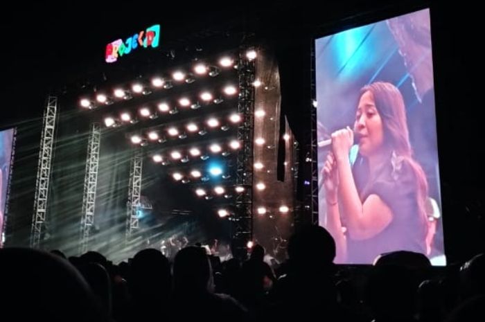 Bernadya hipnotis penonton dengan lagu-lagu andalannya