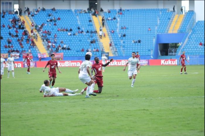 Suasana laga PSM Makassar vs Persib Bandung dalam lanjutan pekan keempat Liga 1 2024/2025 di Stadion Batakan, Balikpapan, Rabu (11/9/2024) sore WIB