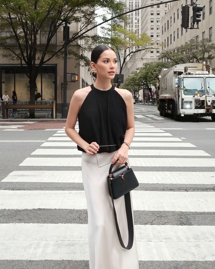 Gaya elegan Alyssa Daguise di New York.