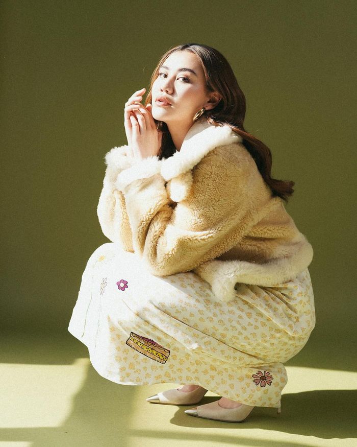 Pemotretan Aaliyah Massaid bersama fotografer Winston Gomez.