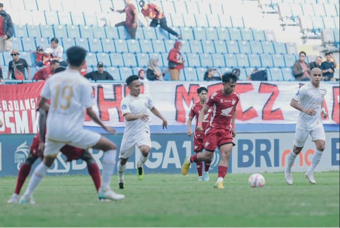 Suasana pertandingan antara PSM Makassar Vs Arema FC dalam laga kelima Liga 1 2024/2026 di Stadion Batakan, Balipapan, Minggu (15/9/2024).