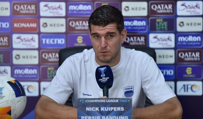 Bek Persib Bandung, Nick Kuipers, dalam sesi jumpa pers jelang pertandingan melawan Port FC, Rabu (18/9/2024).