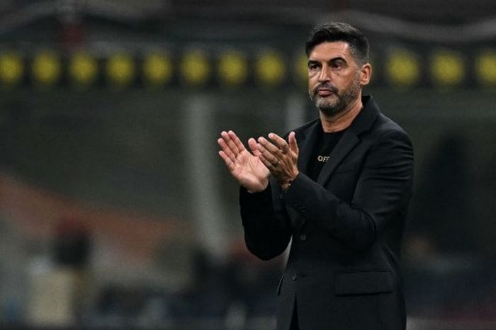 Pelatih AC Milan, Paulo Fonseca, dalam laga melawan Inter Milan di Liga Italia, Minggu (22/9/2024) di Stadion Giuseppe Meazza.