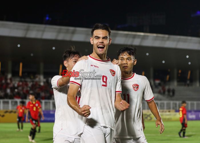 Jens Raven sedang merayakan golnya yang dicetak dalam laga Kualifikasi Piala Asia U-20 2025 antara timnas U-20 Indonesia versus timnas U-20 Timor Leste di Stadion Madya, Senayan, Jakarta, Jumat (27/9/2024) malam.