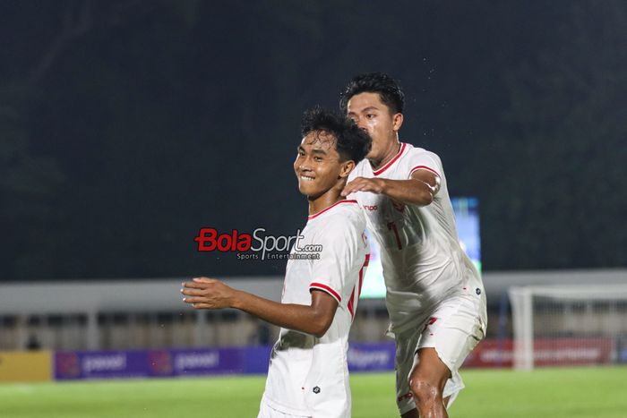 Muhammad Ragil sedang melakukan selebrasi seusai mencetak gol dalam laga Kualifikasi Piala Asia U-20 2025 antara timnas U-20 Indonesia versus timnas U-20 Timor Leste di Stadion Madya, Senayan, Jakarta, Jumat (27/9/2024) malam.