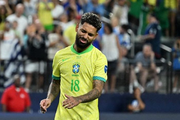 Gelandang Juventus dan Timnas Brasil, Douglas Luiz, menjadi incaran terbaru Manchester City.