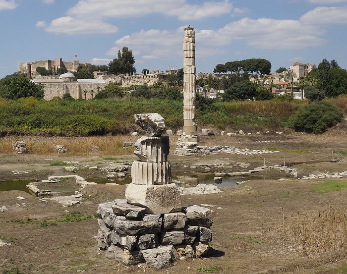 Sisa-sisa Kuil Artemis di Efesus.