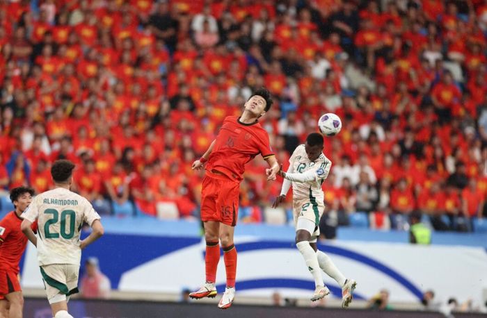 Suasana pertandingan China vs Arab Saudi di Dalian Suowuyan Football Stadium, Dalian pada 10 September 2024 