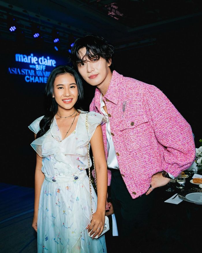 Shenina Cinnamon foto bareng Park Seo Jun di Busan International Film Festival (BIFF) 2024.