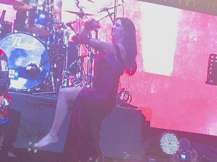 Penampilan Dewi Perssik di panggung Synchronize Fest 2024, Sabtu (5/10/2024).