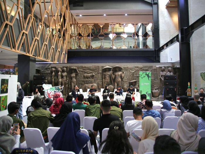 Diskusi dan edukasi tentang pentingnya berbagi ruang dan hidup berdampingan antara satwa dan manusia perlu terus-menerus dilakukan.